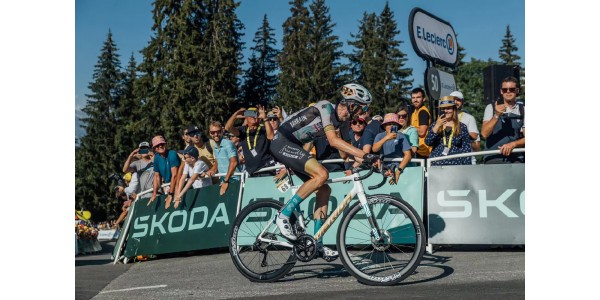 Glorie door de eeuwen heen, de Tour de France-legende van Wout Poels Glorie door de eeuwen heen, de Tour de France-legende van Wout Poels
